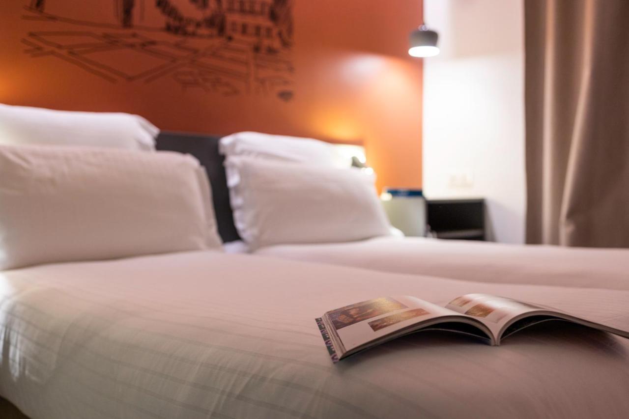 Hotel Restaurant Kyriad Frejus Ngoại thất bức ảnh