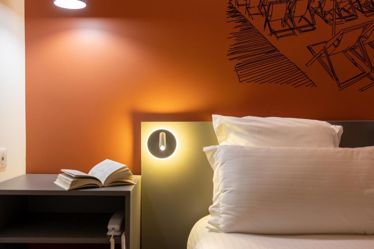 Hotel Restaurant Kyriad Frejus Ngoại thất bức ảnh