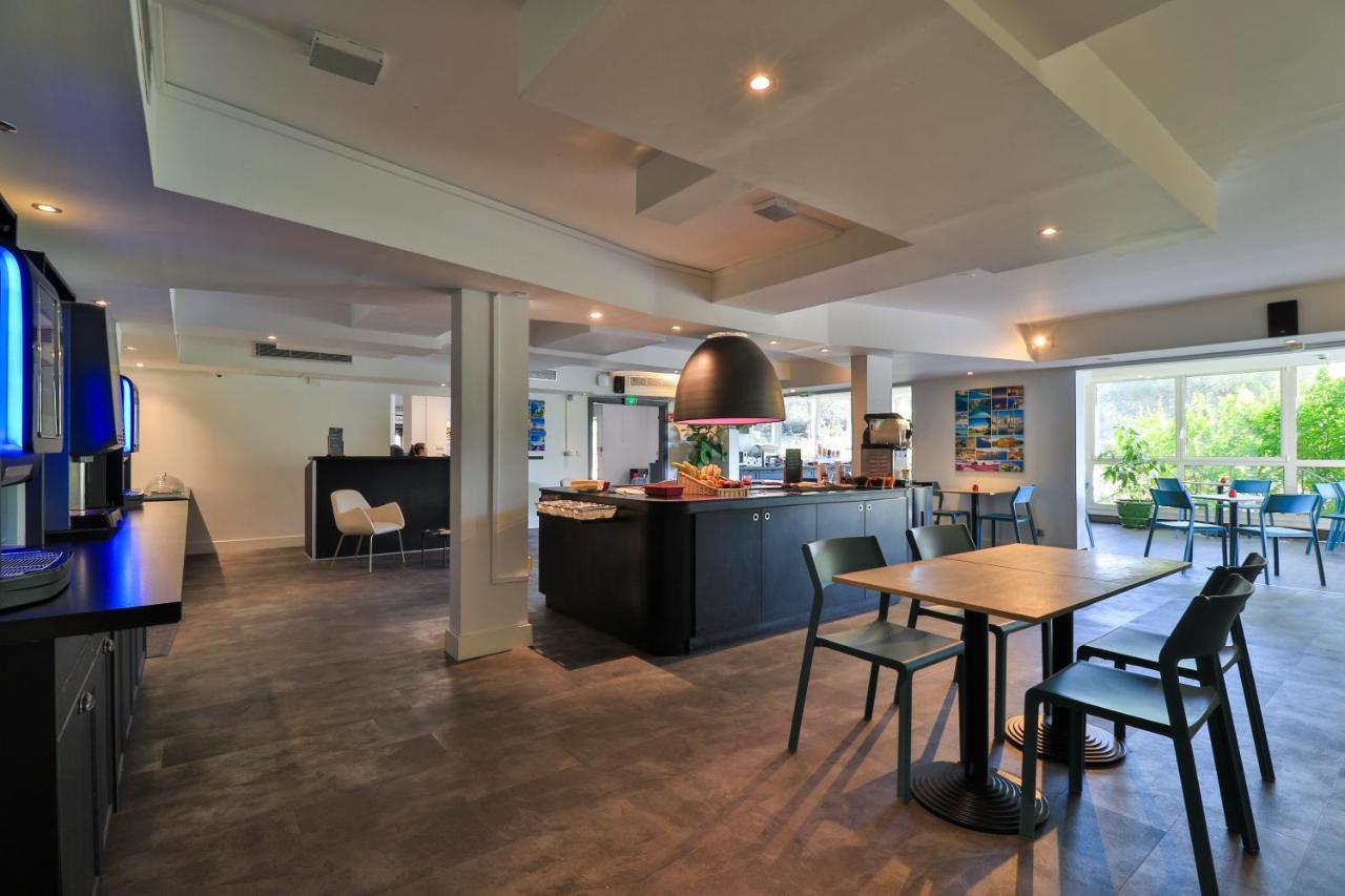 Hotel Restaurant Kyriad Frejus Ngoại thất bức ảnh