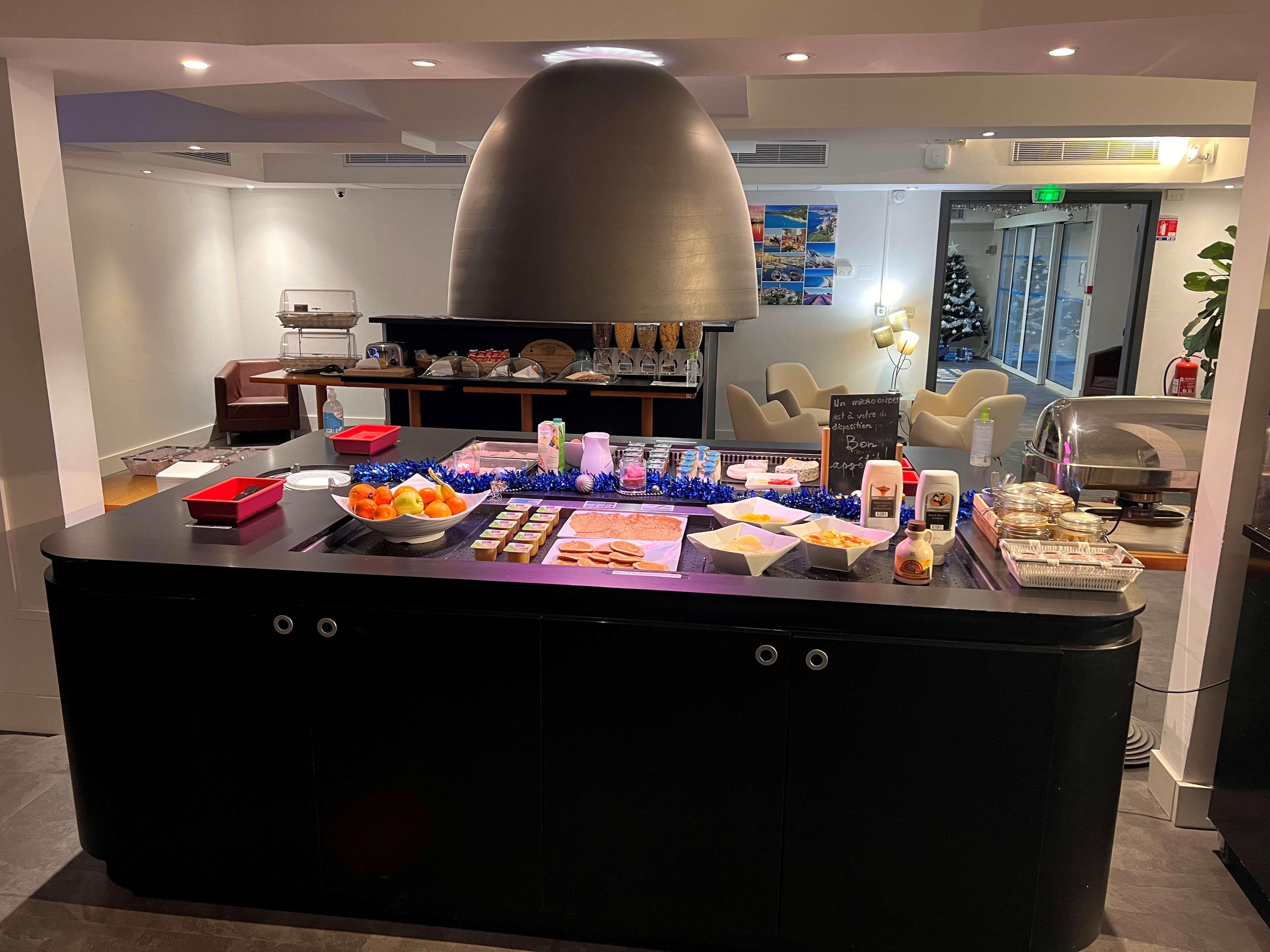 Hotel Restaurant Kyriad Frejus Ngoại thất bức ảnh