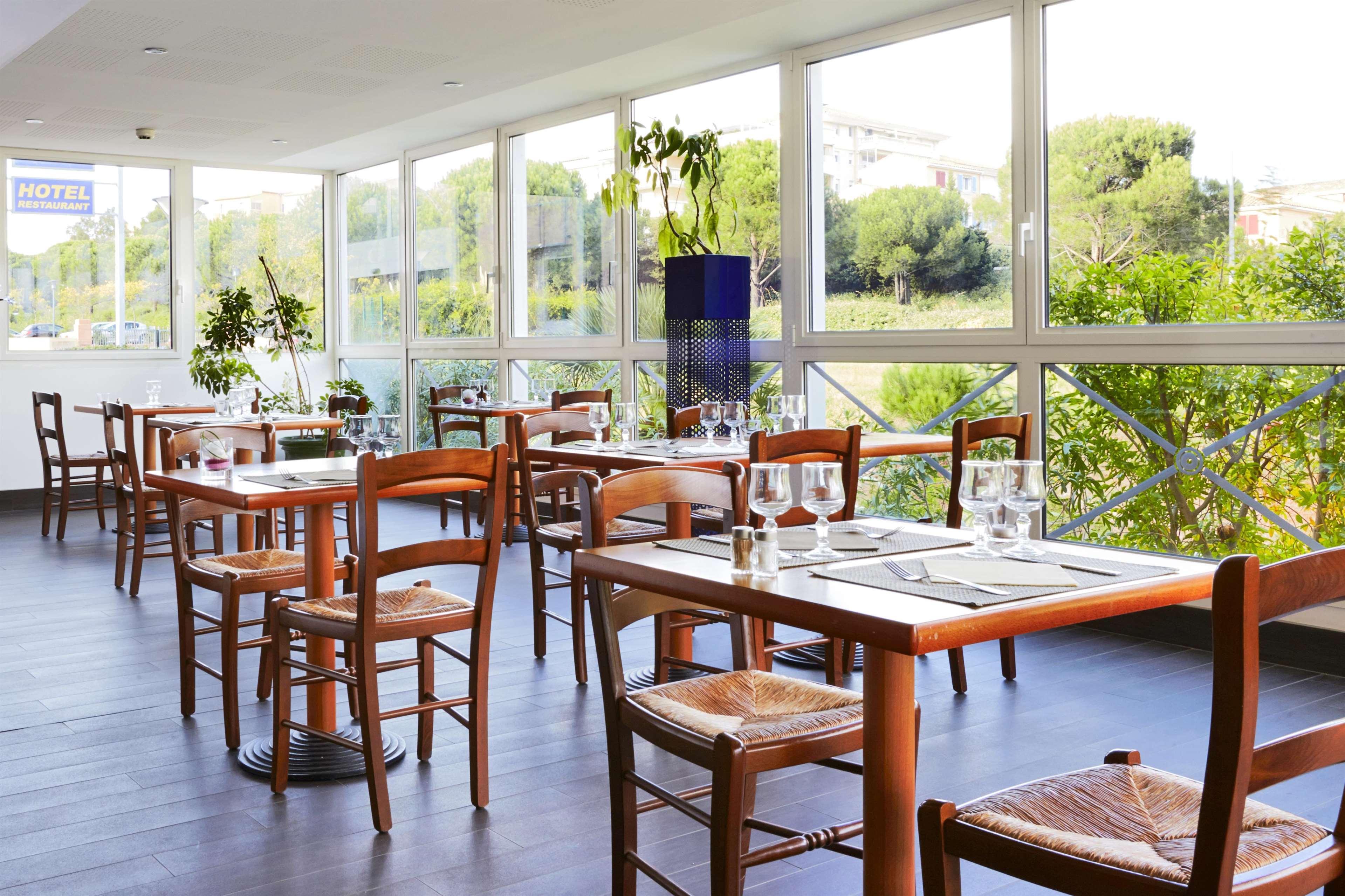 Hotel Restaurant Kyriad Frejus Ngoại thất bức ảnh