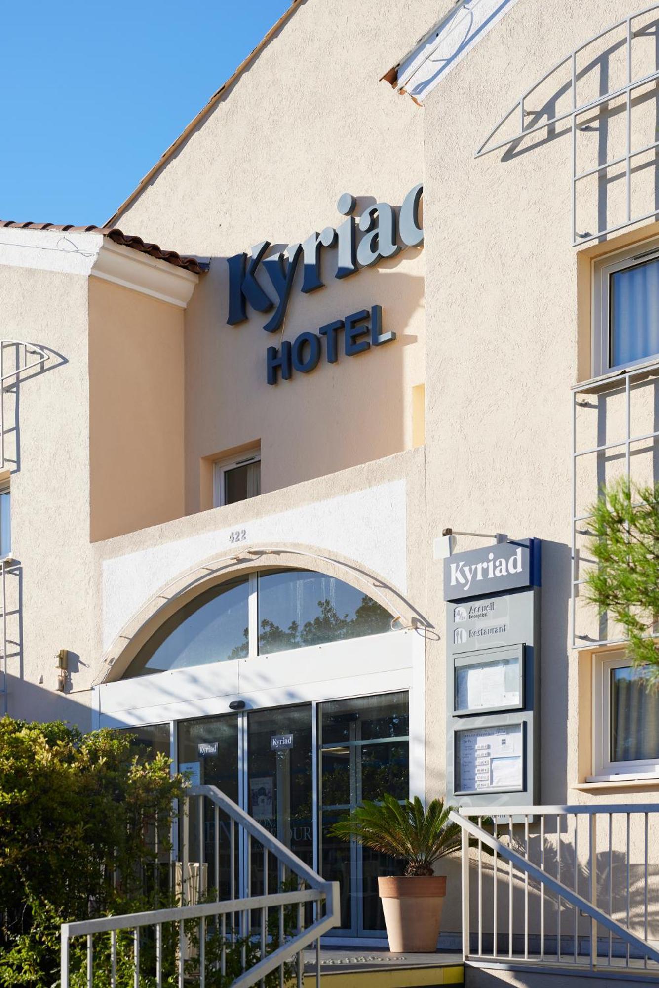 Hotel Restaurant Kyriad Frejus Ngoại thất bức ảnh