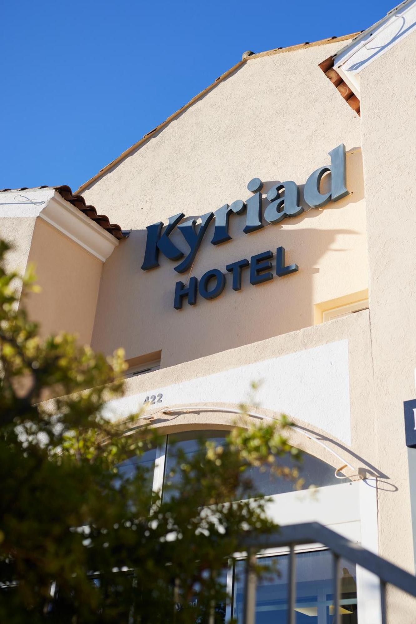 Hotel Restaurant Kyriad Frejus Ngoại thất bức ảnh