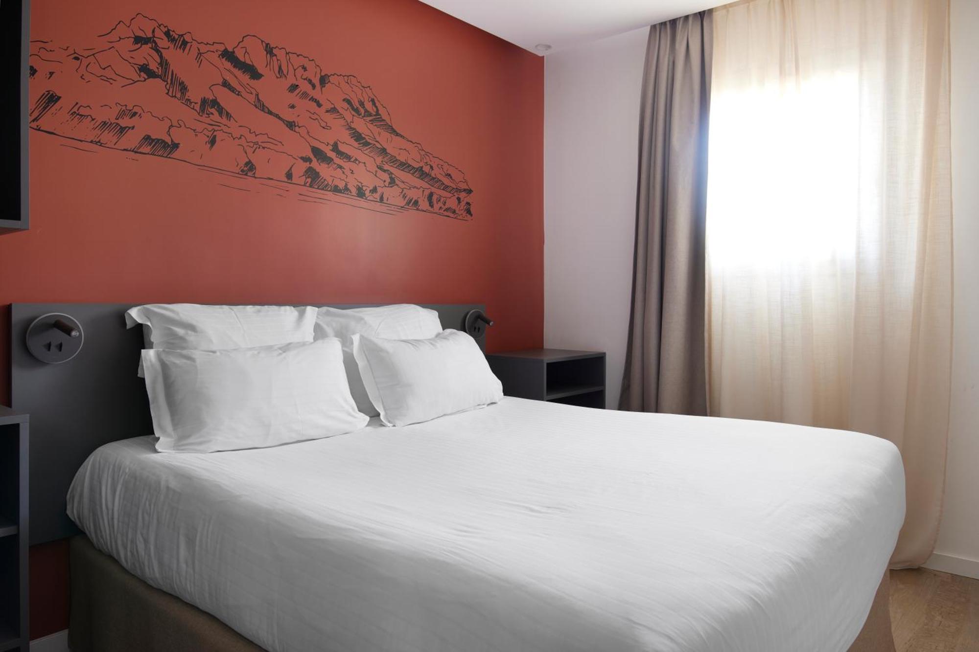 Hotel Restaurant Kyriad Frejus Ngoại thất bức ảnh