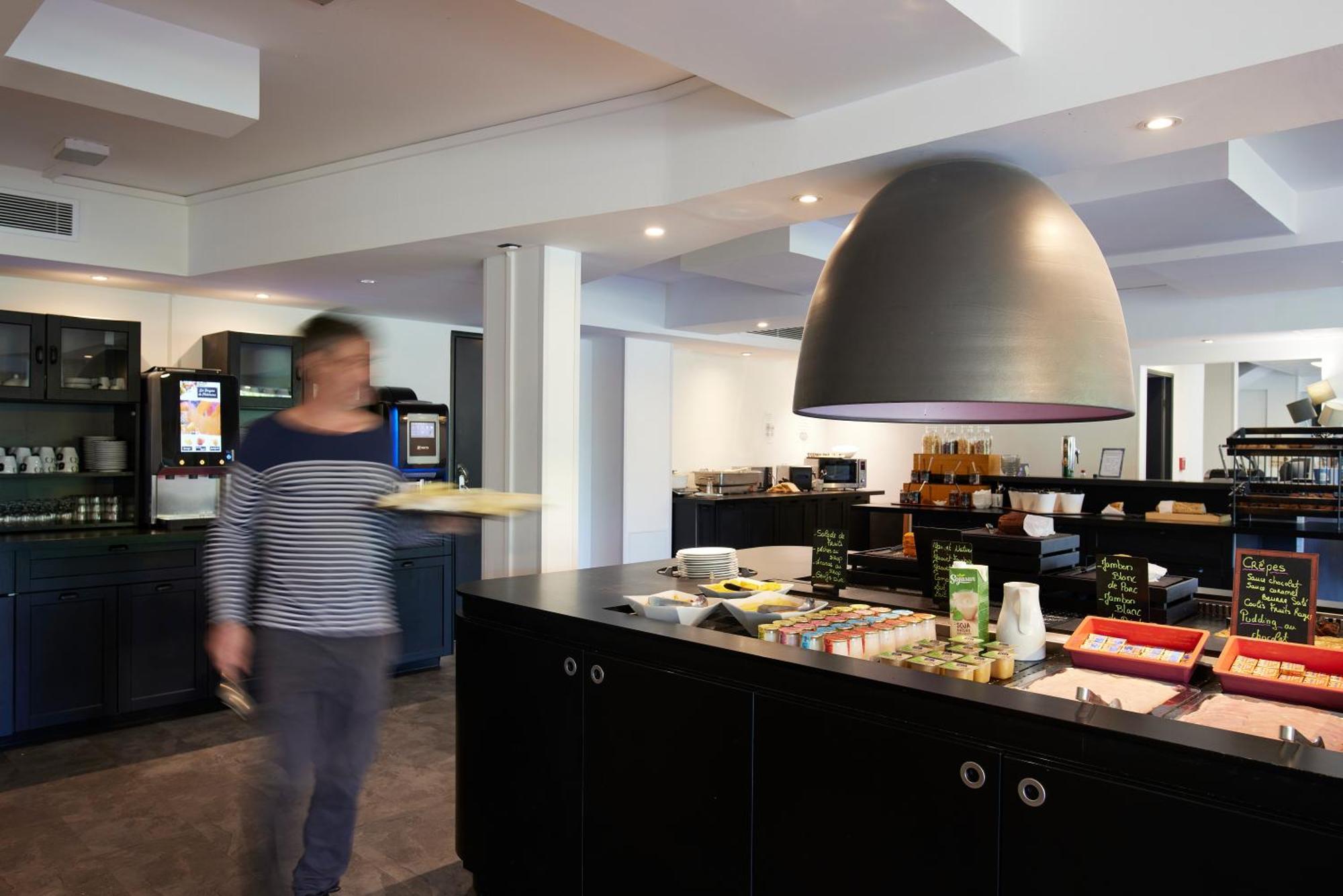 Hotel Restaurant Kyriad Frejus Ngoại thất bức ảnh